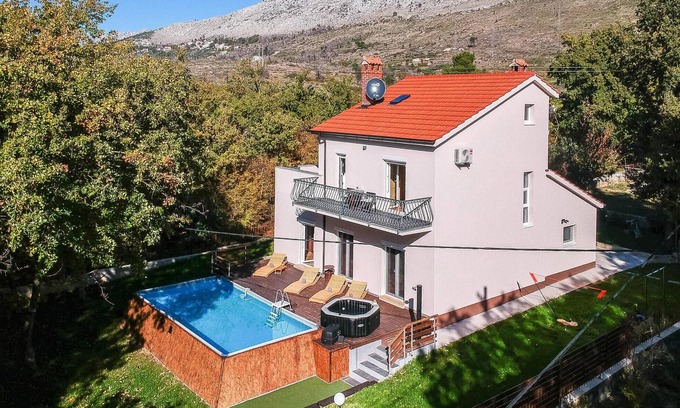 Srinjine House | 3 bedroom awesome home in Srinjine