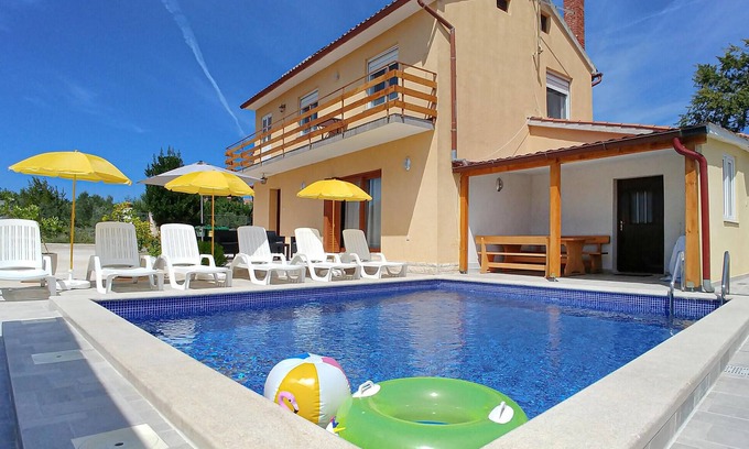 Muntic House | 3 bedroom beautiful home in Muntic