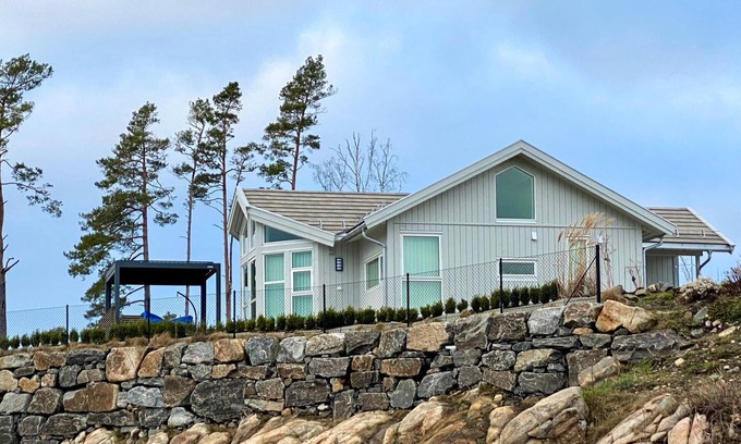 Arendal House | 3 bedroom beautiful home in Færvik