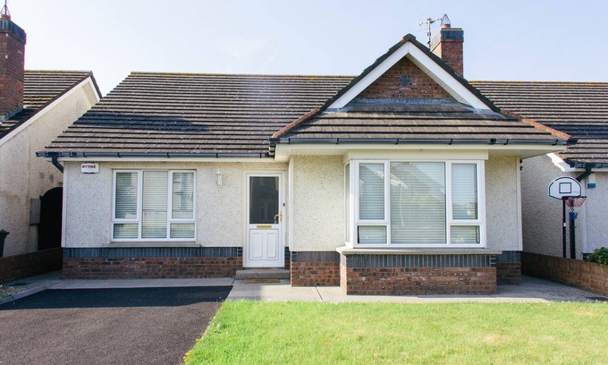 Bettystown House | 3 Bedroom Bungalow, close to all local amenities.