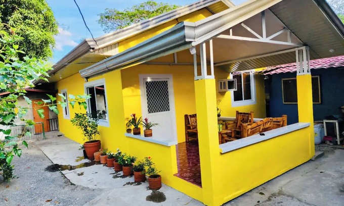 Castillejos House | 3-bedroom bungalow in amazing Castillejos with WiFi, AC, netflix in my 40inc tv