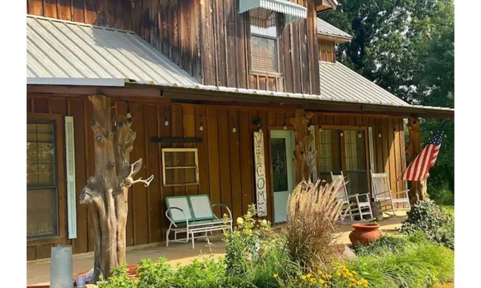 Atoka Cottage | 3-bedroom cottage in Atoka, just 10 minutes from the town center