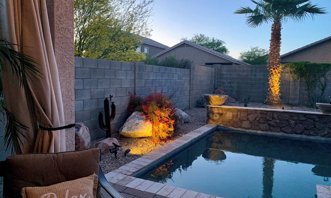 San Tan Valley House | 3 bedroom + den comfortable rancher w/heated pool in Johnson Ranch