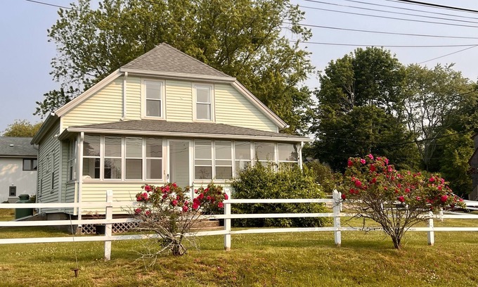 Snug Harbor House | 3 Bedroom Home in East Matunuck Awaits you for the Summer!