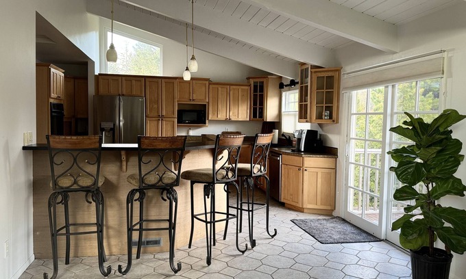 Warrenton House | 3 bedroom house 3 miles from Fort Stevens State Park and 9 miles from Astoria.