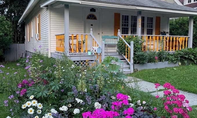 Pittsfield House | 3-bedroom house in beautiful Berkshires, close to amenities!
