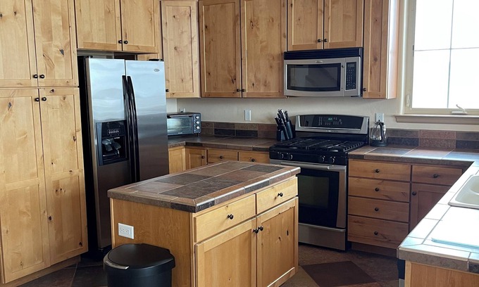 Gypsum House | 3-bedroom house in cool Gypsum with WiFi, AC. Enjoy your stay