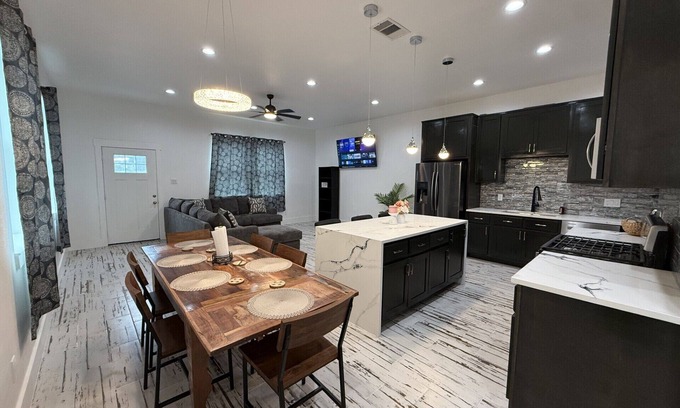 Northside House | 3-bedroom house in Houston with AC, WiFi. Enjoy your stay