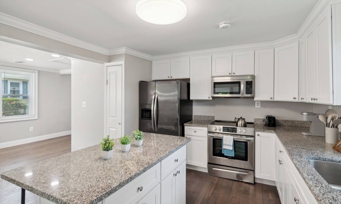 Parkville House | 3-bedroom house in superb Parkville with WiFi, AC