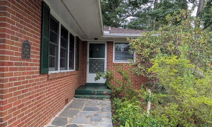 Charlottesville House | 3-bedroom house in charming central Charlottesville residential neighborhood