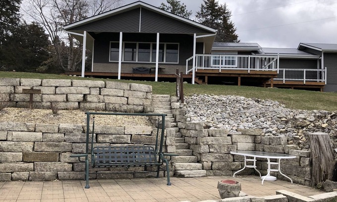 Manchester House | 3 Bedroom Lake House on Lake Delhi with 2.5 Bathrooms