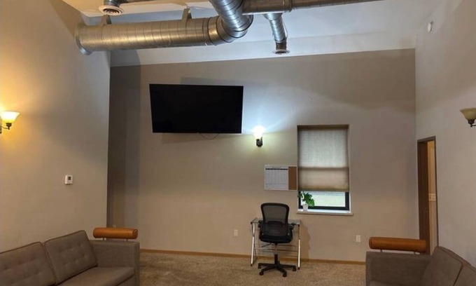 Stevens Point Condo | 3 Bedroom Modern Luxe Condo Stevens Point with WiFi, AC