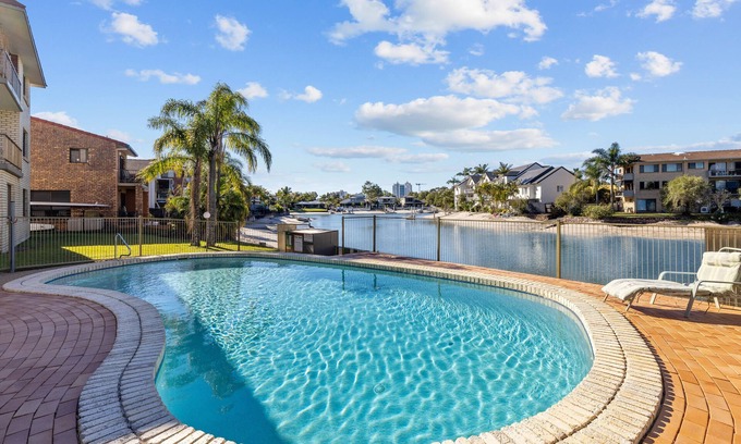 Mooloolaba Villa | 3 Bedroom Mooloolaba Canal property