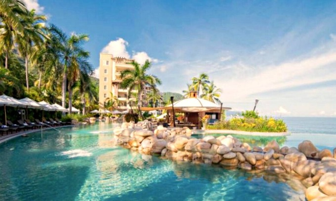 South Shore Hotel Area Resort | 3 Bedroom Mountain-side Condo with Ocean Views & Jacuzzi