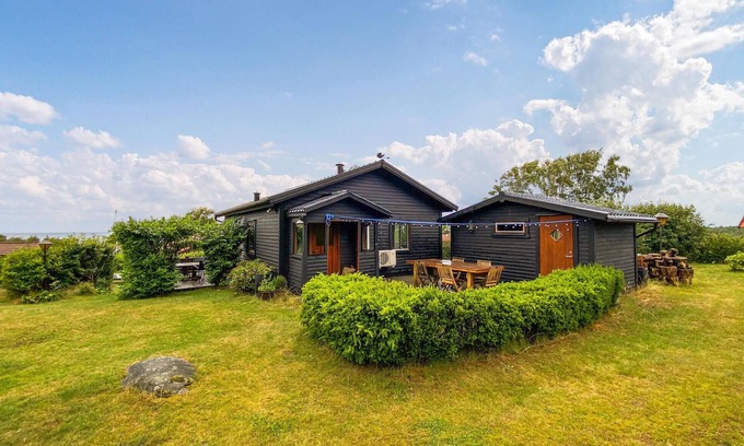 Varobacka House | 3 bedroom nice home in Väröbacka