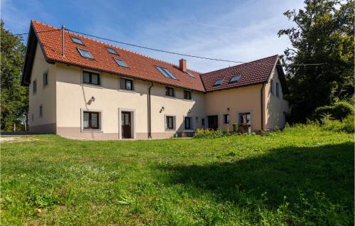 Ajdovscina House | 3 Bedroom Pet Friendly Home In Col