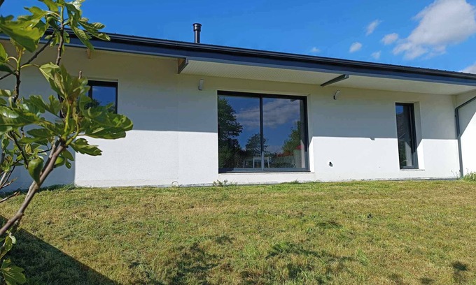 Nivillac House | 3 Bedroom Private vacation home in Nivillac