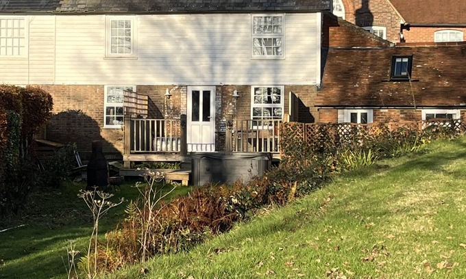 Heathfield Cottage | 3 bedroom Quirky Luxurious Cottage With Hot Tub