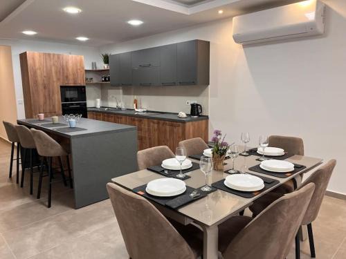 Bugibba Apartment | 3 Bedroom Seaside Luxury Accommodation - Sleeps 8