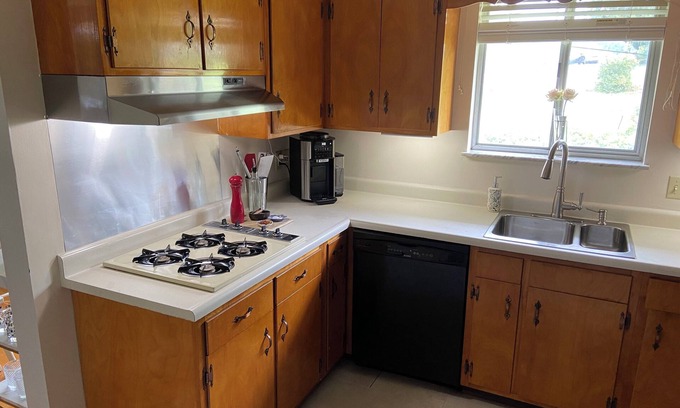 Star City House | 3-bedroom Single Floor House Close to Mylan Puskar Stadium