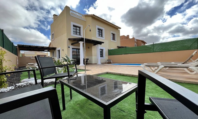 Geafond House | 3 bedroom villa with private pool