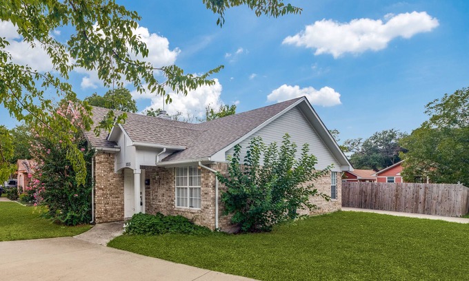 McKinney House | 3 bedrooms & 2 full bath beautiful single family home