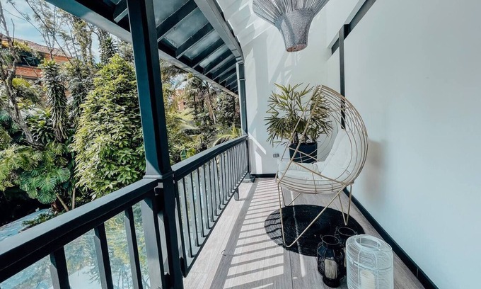 El Tesoro Apartment | 3 Bedrooms 3.5 Bathrooms