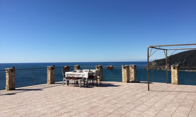 Moneglia Apartment | 3 Bedrooms Apartment in Moneglia with Sea View (CIN IT010037C2RCDL9567)