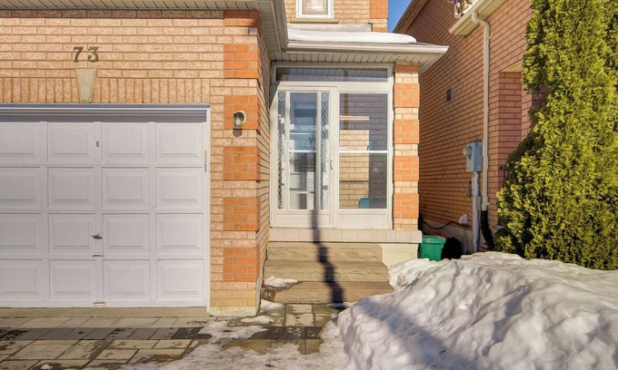 Markham House | 3 Bedrooms Markham Private HOME w Parking 3-6Guests