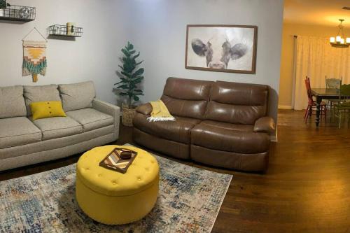 Central Arlington House | *3 blocks from AT&T Stadium* 2 bedroom-sleeps 6