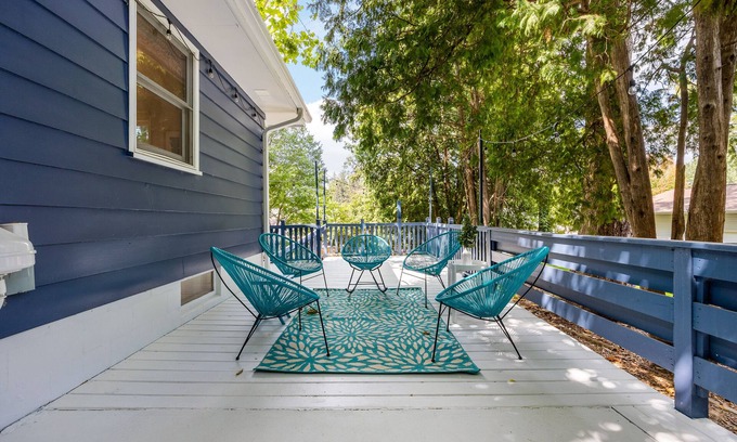 University Heights House | 3 blocks from the University of Iowa Kinnick Stadium & Hospital