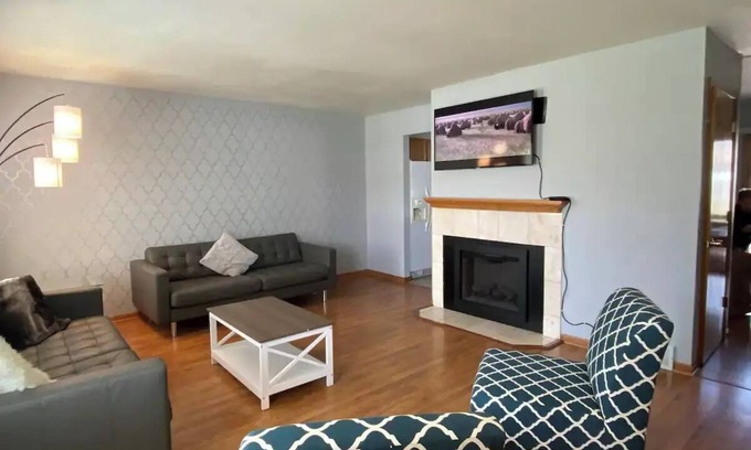 Madison House | 3 BR 2 BA Townhouse - Great for families or groups!