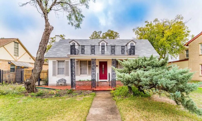 Jefferson House | 3 BR, 2 Baths, Pets & family friendly, Historical safe home + 5 miles downtown
