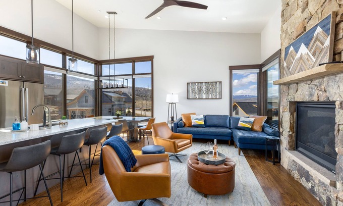 Silverthorne House | 3 BR, 3 Bath Lux Mod Mtn Sngl Fam. Home- Near Skiing! Amenities! Monthlys Avail.