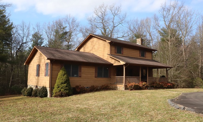 Glade Valley House | 3 BR Glade Valley Home close to Golf Courses and Blue Ridge Parkway!