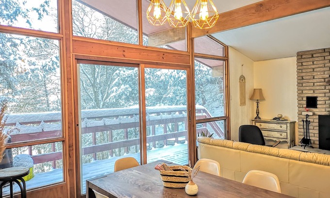Huntsville House | 3 BR Harp Hygge House. Only 8min to Hidden Valley!