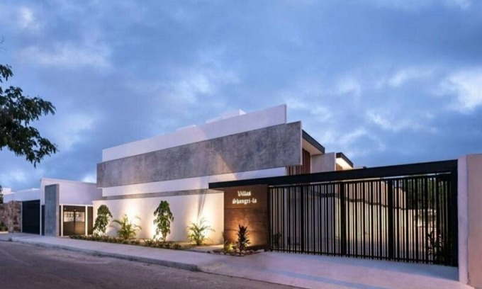Merida Municipality House | 3 BR, Pool, Free Parking Contemporary Home in Nice MERIDA Neighborhood
