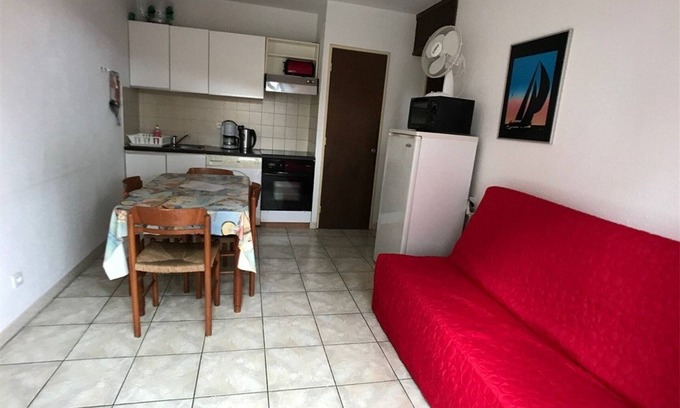 Port Leucate Apartment | 3-BR Sleeps 6, Quiet Area, Terrace, Private Parking, Beach 200m, Shops 400m, Near Aqualand