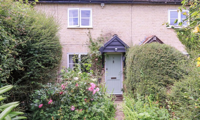 Ipswich Cottage | 3 CANADA COTTAGES, romantic, character holiday cottage in Hadleigh