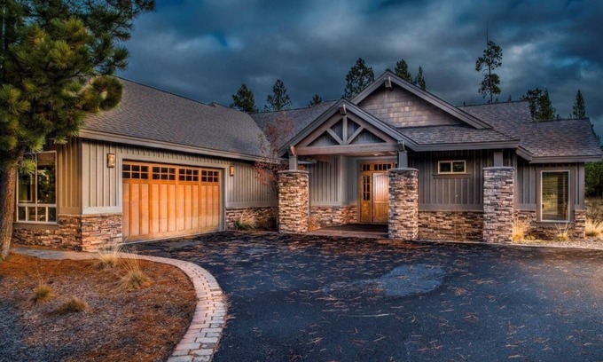 Sunriver House | 3 DAY AUGUST WEEKEND! 21-24 REDUCED 500nt Rate! Happiness Just Around The Bend