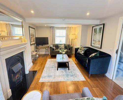 Killarney House | 3 Fair Hill House centrally located with parking and wifi sleeps 6