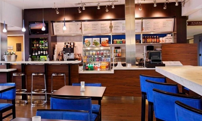 Brookhollow Hotel | 3 Family-Friendly Stay Near Houston's Top Attractions - Downtown Aquarium