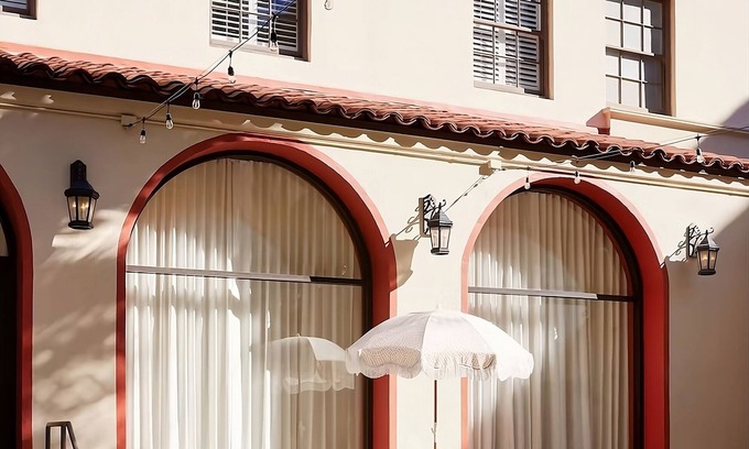 Pasadena Hotel | 3 Family-friendly Units! Close to Arlington Garden in Pasadena! Parking, Pool!