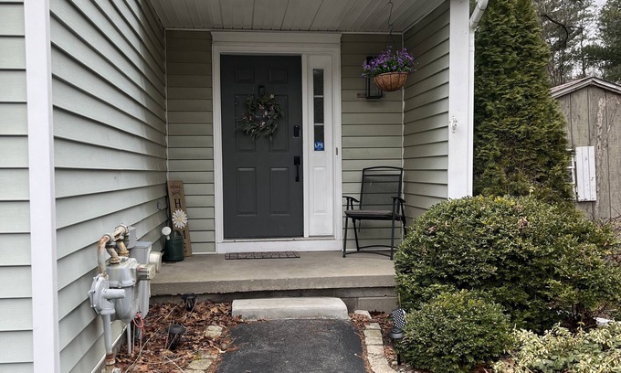 Geyser Crest House | 3 Floor Townhouse Minutes to Saratoga Track and SPAC