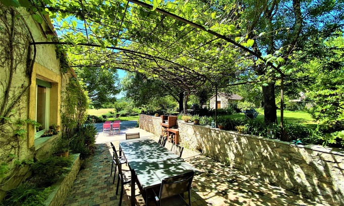Villeneuve-de-Berg House | 3* group gîte, 15/19p, park, 110m2 reception room/semi-pro kitchen