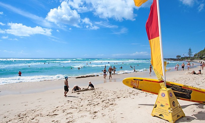 Coolangatta Apartment | 3 Haig Place - 100m from Kirra Beach with Wi-Fi included
