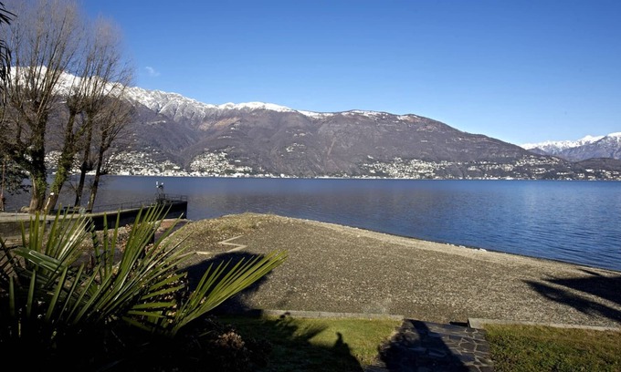Zenna House | 3-room house with 2 terraces and garden in a sunny location directly on the beach