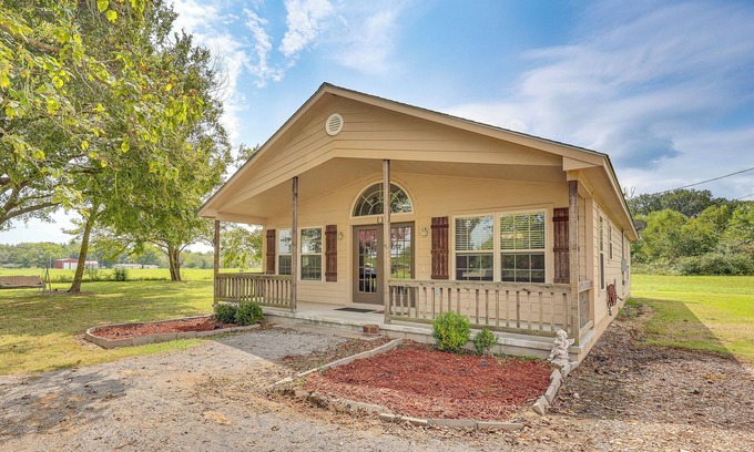 Fort Coffee House | 3 Mi to Arkansas River: Rural Family Home w/Yard