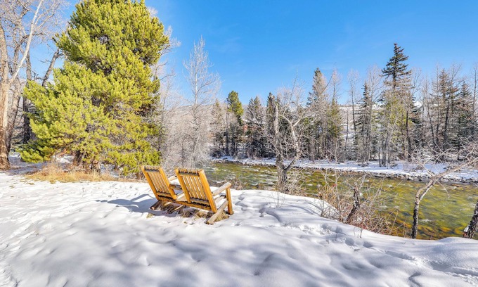Willow Grove Condo | 3 Mi to Dillon Reservoir: Condo w/Hot Tub Access!