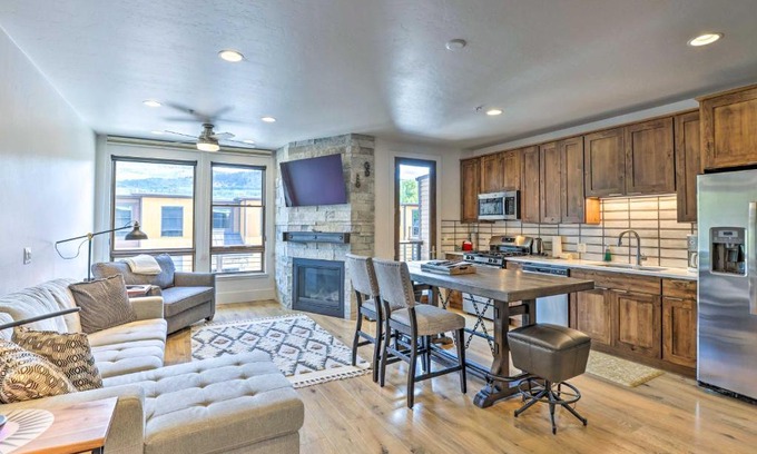Silverthorne Apartment | 3 Mi to Dillon Reservoir Condo with Balcony!